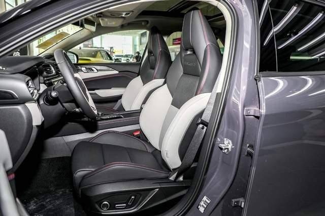 年轻人的两款国产SUV：奔腾B70S对比领克02