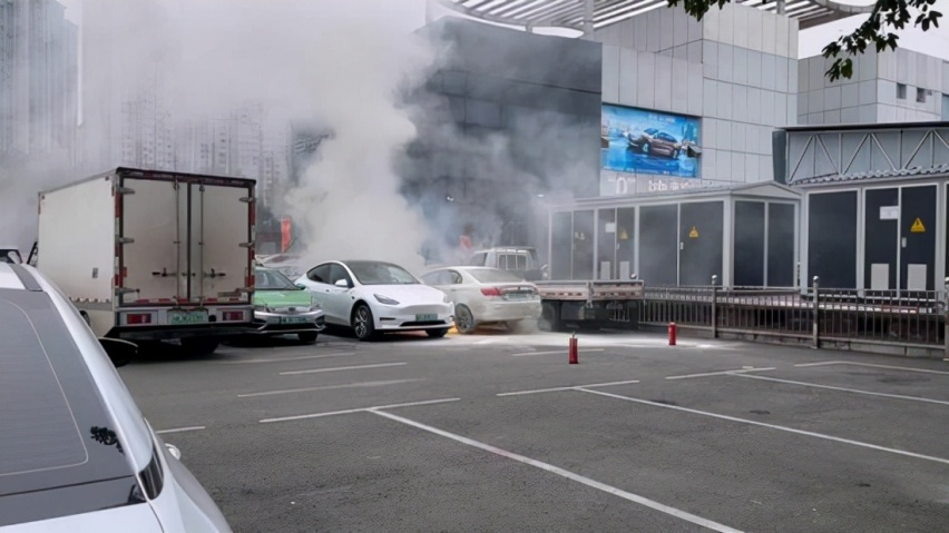 电动车起火概率远低于燃油车？混动车风险最大！