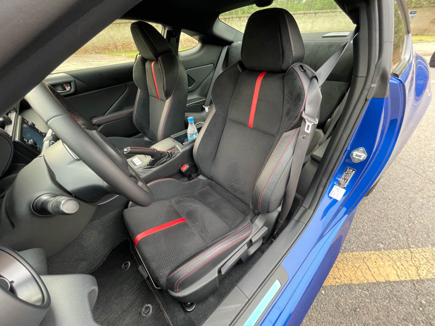 30万的手动挡“杂牌车” 试驾全新一代斯巴鲁BRZ