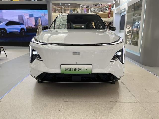 合肥实拍电混SUV新卷王——吉利银河L7，能否干过宋 PLUS？
