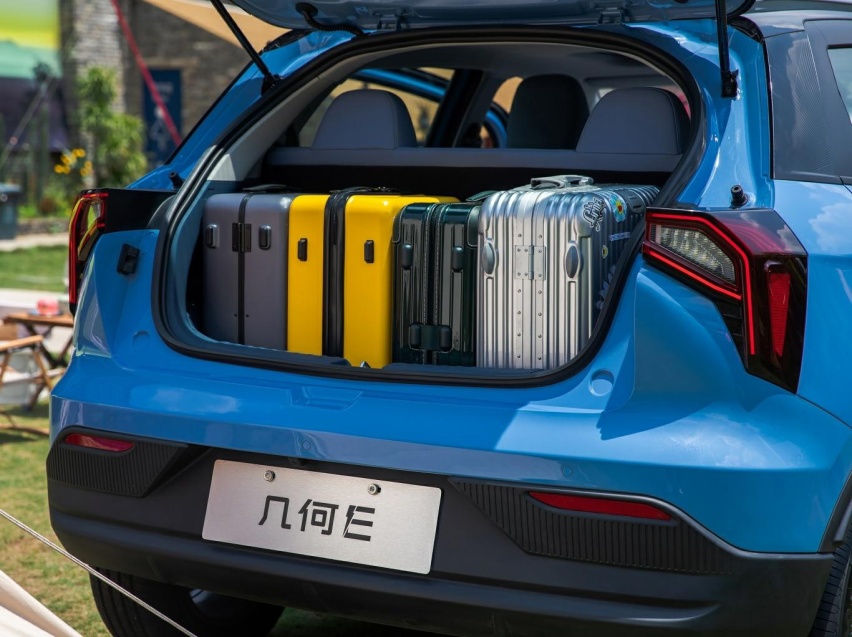 10万出头拿下顶配纯电SUV,续航401公里,几何E值得买吗?