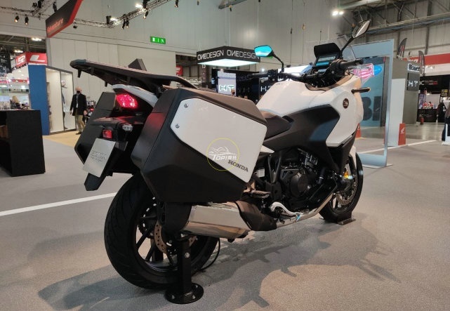 本田NT1100实车亮相米兰车展，你能分得清吗它和X-ADV吗？