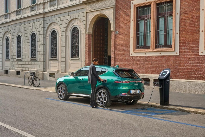 家族入门SUV 2024款阿尔法·罗密欧Tonale发布 搭载插混系统