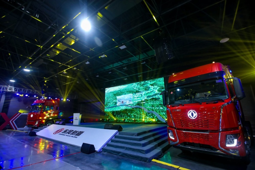 东风新疆2024年合作伙伴大会暨X系列新品发布在十堰举行