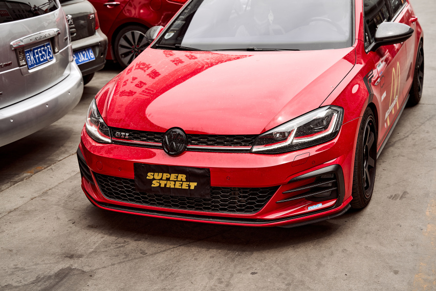 麦当劳金拱门徽标的高尔夫7GTI 更换摩特全合成机油