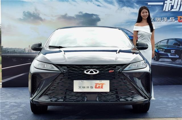 实拍艾瑞泽5 GT，零百加速6秒级的家轿，年轻人喜欢？