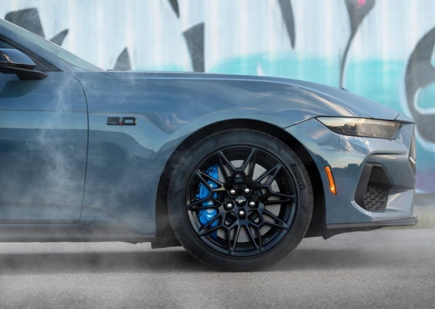 最后一代V8发动机车型，内饰增加数字化装扮，全新福特Mustang