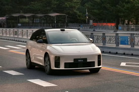 理想i6无伪装实车曝光，尾挂自行车架+800V快充，预计9月上市