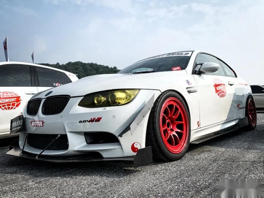 战斗格宝马M3 E92上路，感受下4.0升V8大排自吸的魅力
