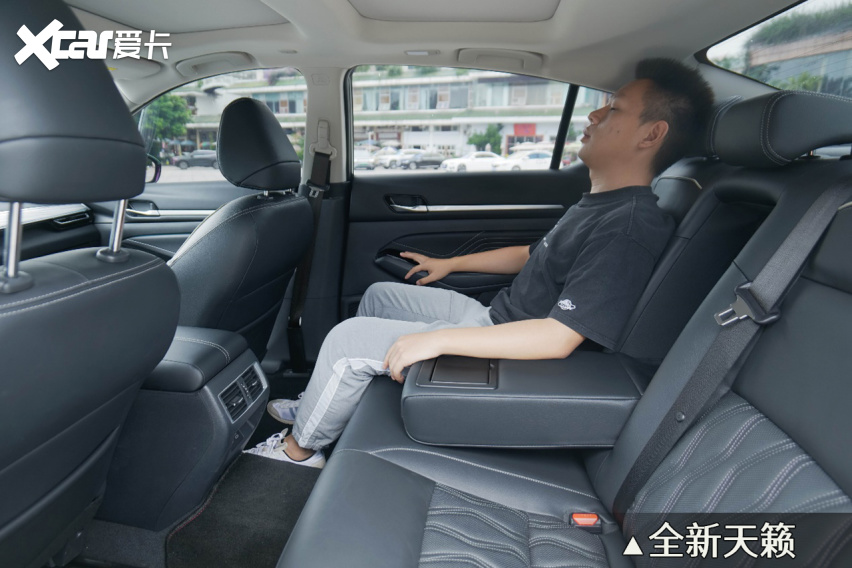 换代雅阁押注新能源，B级燃油车选天籁？