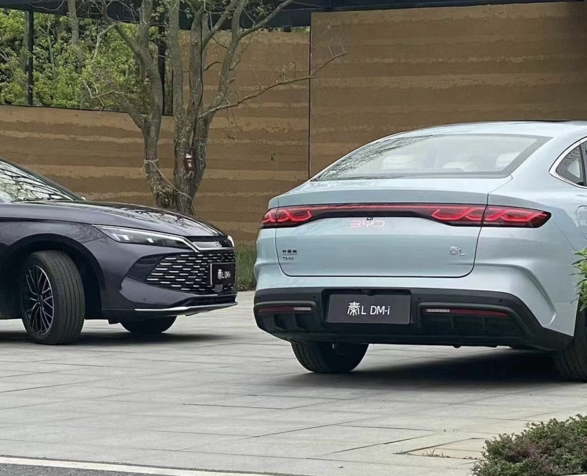 比亚迪秦L更多实车图曝光！蓝色、紫色涂装，两挡DM-i混动更省油