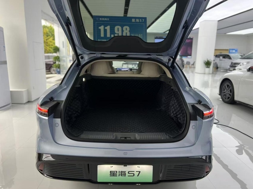 12万C级长续航纯电轿跑星海S7，性价比无敌真能“装”！