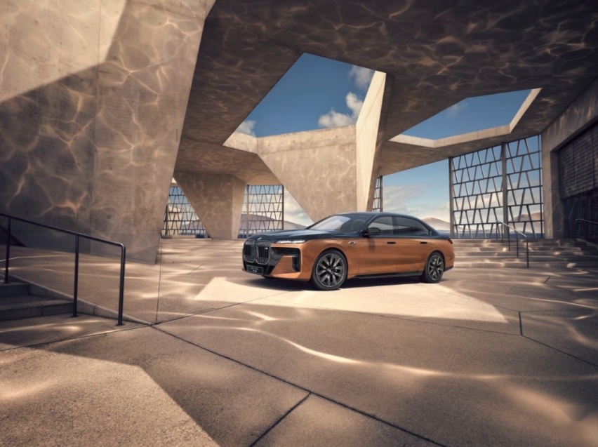 不卖情怀的创新纯电动BMW i7，到底有多猛？