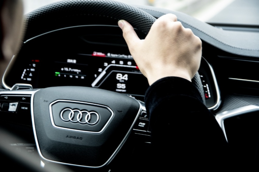 试驾｜奥迪RS6 Avant，“又纯又欲”的黑武士，性能和实用都有了