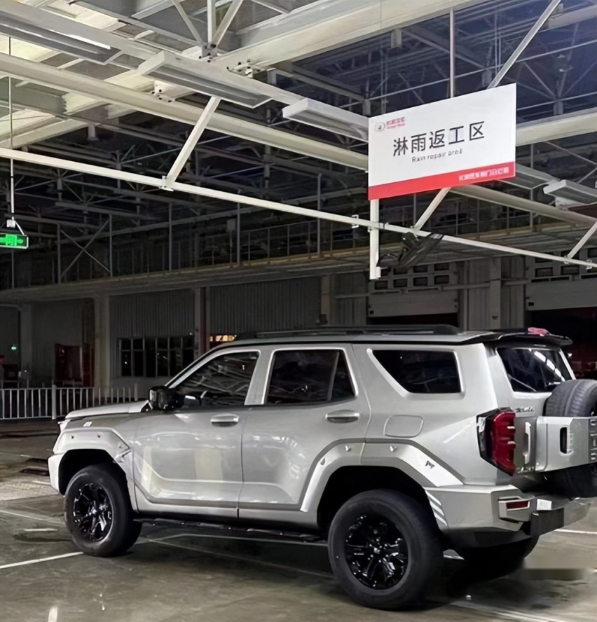 坦克品牌迈向新能源的第一车！坦克400曝光，或30万内开售