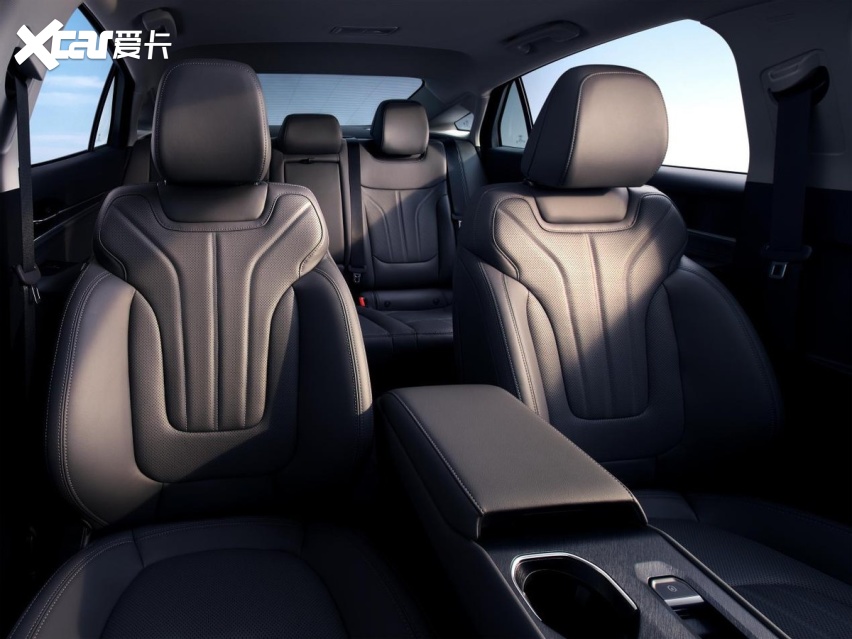 15万级燃油性能王！新蒙迪欧2.0T 6秒破百，8155芯片快过电车