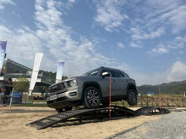 2.0T+智能四驱+差速锁，哈弗二代大狗越野表现如何呢？