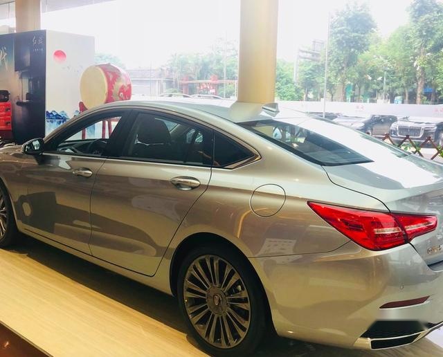 实拍2020款红旗H5！水泥灰色质感足，1.5T油耗6.2L