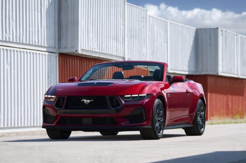 最后一代V8发动机车型，内饰增加数字化装扮，全新福特Mustang