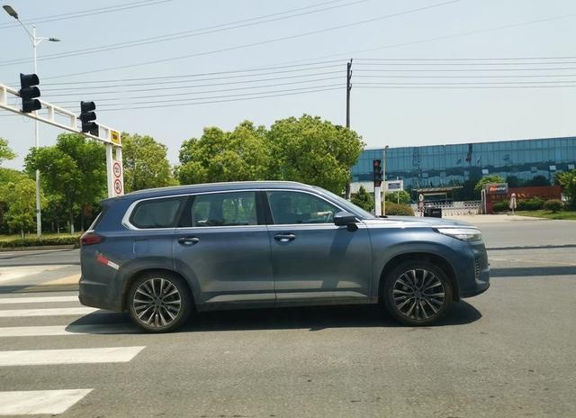 奇瑞真正的旗舰SUV,车长近5米+2.0T动力,气场不输揽胜