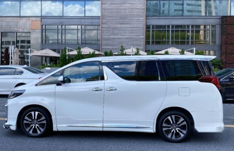 GL8车主试了老板的埃尔法，100多万的车，有何不同？