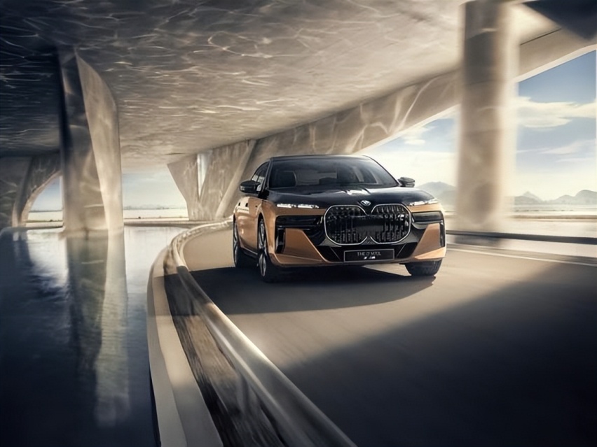 宝马史上最强电动车BMW i7 M70L上海全球首发