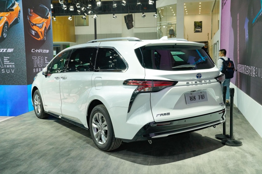 30.98万元起 广汽丰田赛那上市 2.5L混动系统加持