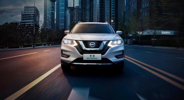 RAV4向左，奇骏向右，谁才是突围车市寒冬的正确方向