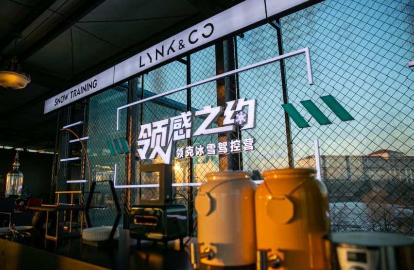 试驾官丨国产性能车天花板，在雪地漂移是种什么体验？