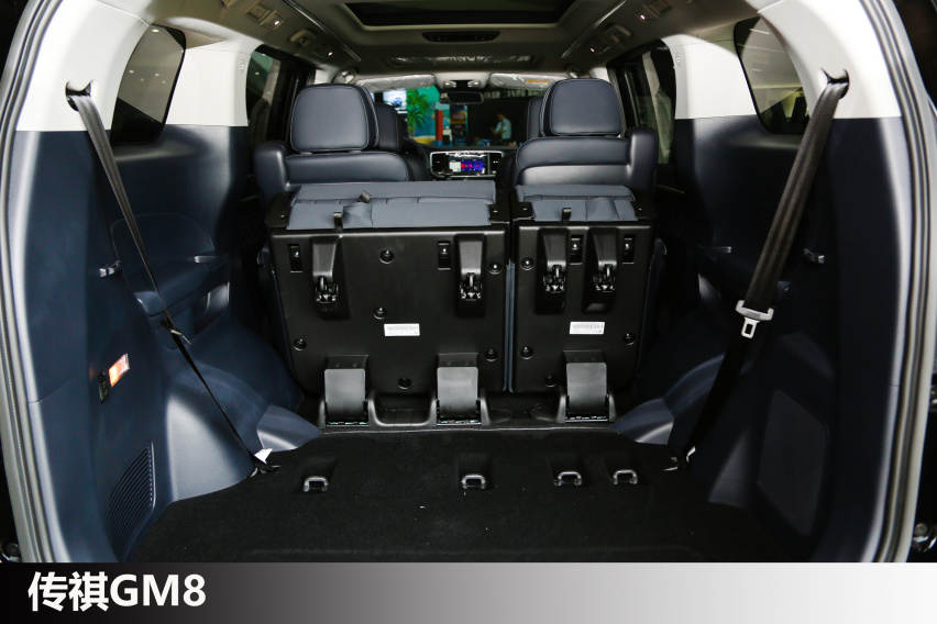同是中大型MPV 价格相差8万元 这两款车怎么选？