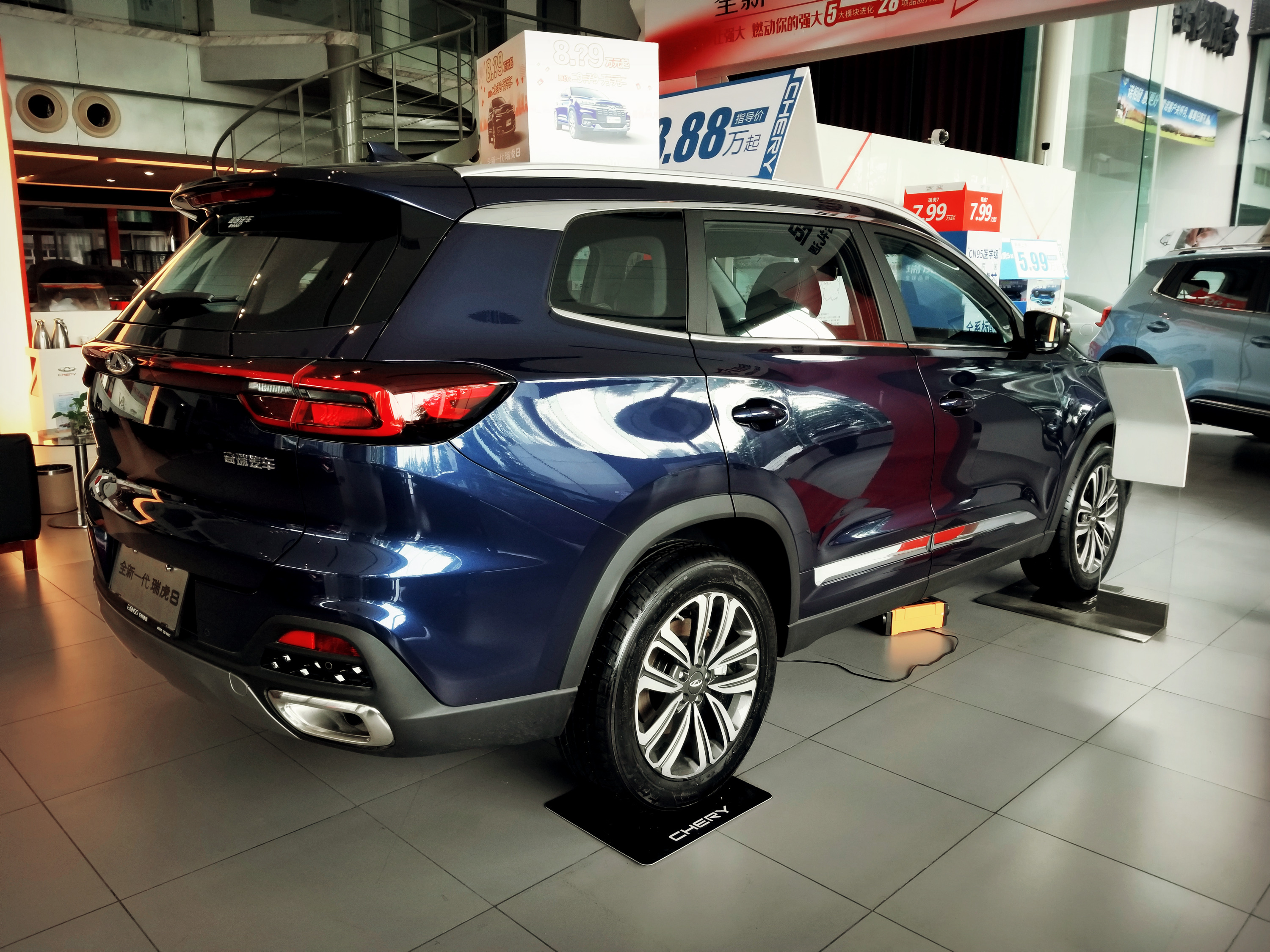 ������7.28�f�ˣ���������N�����ƴ��7������SUV��