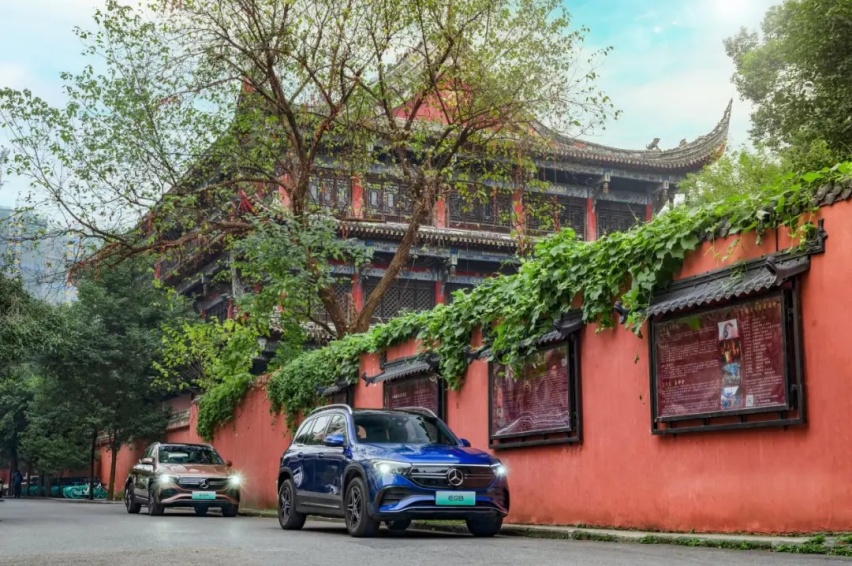 两兄弟逛成都,港火