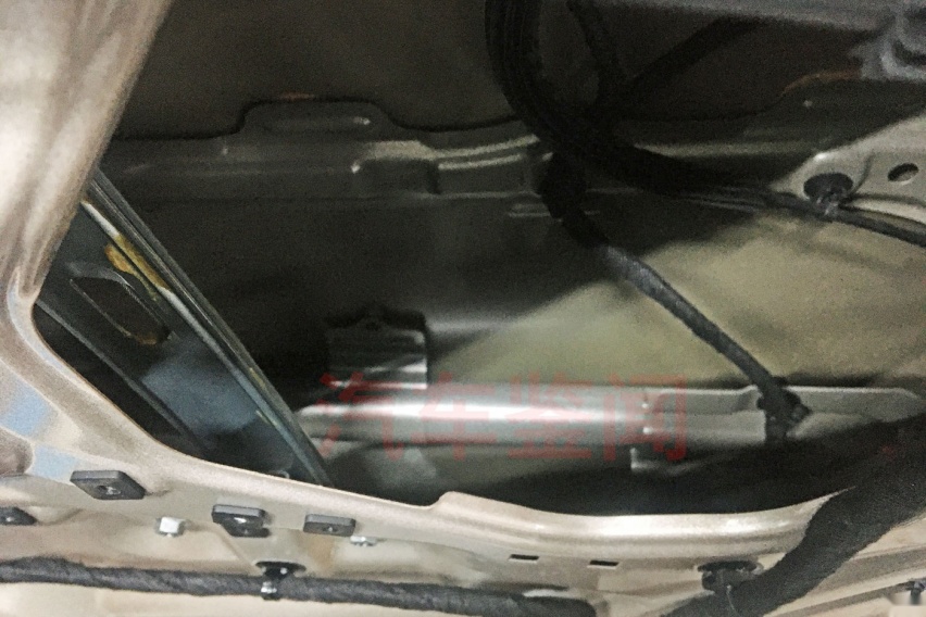 工艺品质追平同价等级燃油车 威马EX5拆解报告 防护有待提升