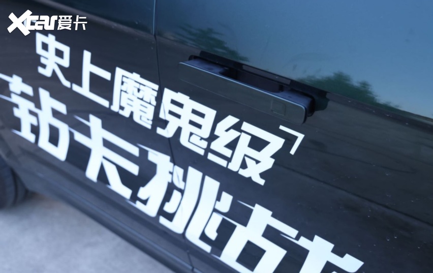30吨大卡车加SUV双重撞击！领克09 EM-P会不会翻车？