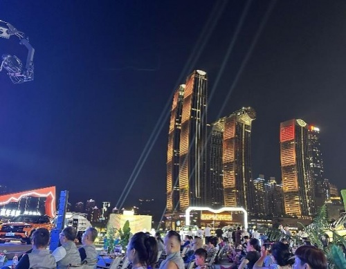 在江畔的凉风吹拂下-全新探险者隆重上市