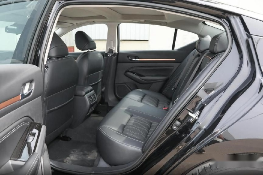 天籁黑金版搭载2.0L+CVT，外观运动，但动态表现一般，值得推荐吗？