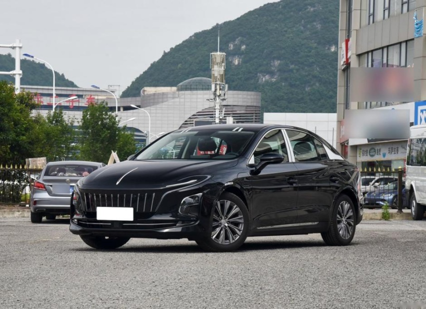 20万红旗挑战特斯拉！E-QM5 PLUS，新一代国产电动霸主即将崛起