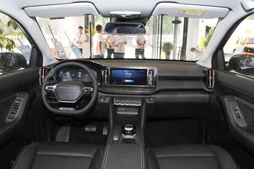 8万级SUV！百公里油耗5.5L，五菱星云主打一个称职