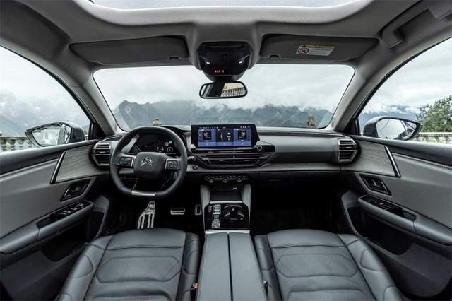 全球品质不止应试 凡尔赛C5 X“超纲”获评C-NCAP“五星”