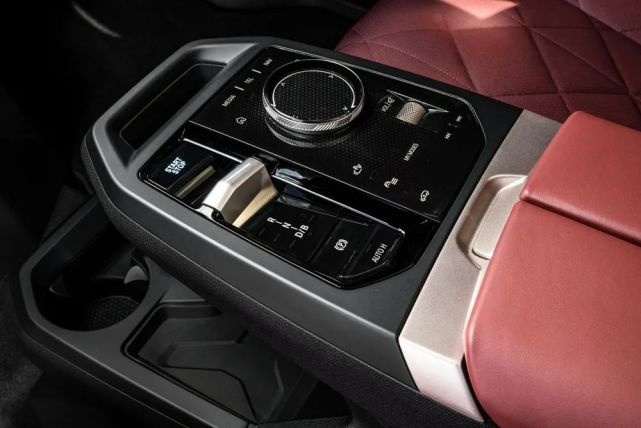 宝马电动攻势扔王炸：BMW iX、BMW i4同日发布，数据硬核，续航