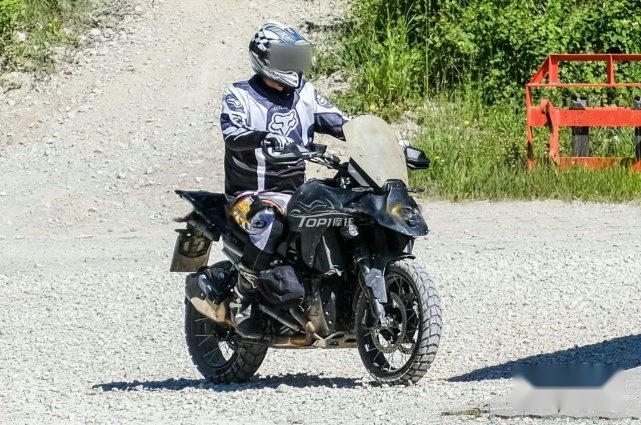 宝马R1300GS实车首次曝光 摒弃“大小眼”头灯 加入前后雷达