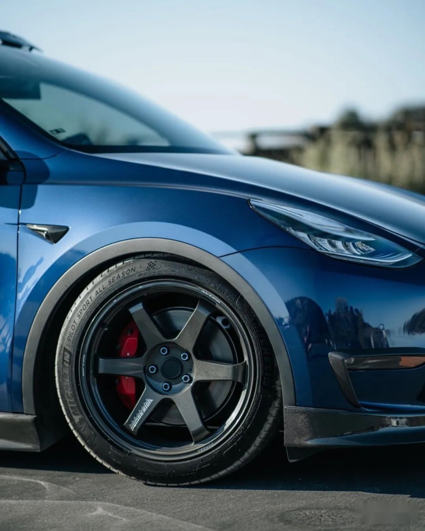 一年内连换5套轮毂的特斯拉Model Y，最后发现BBS才是真爱