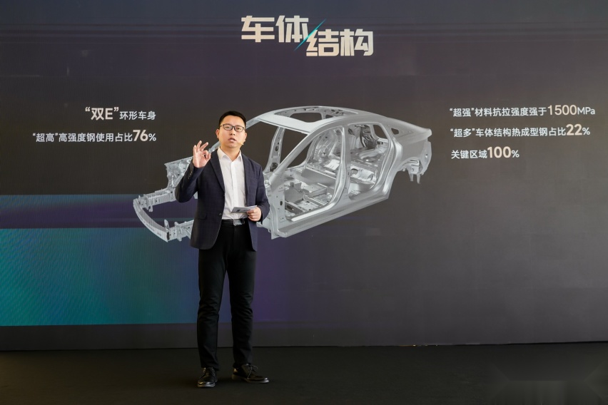 安全品质再升级 第四代奔腾B70极速翻滚挑战成功