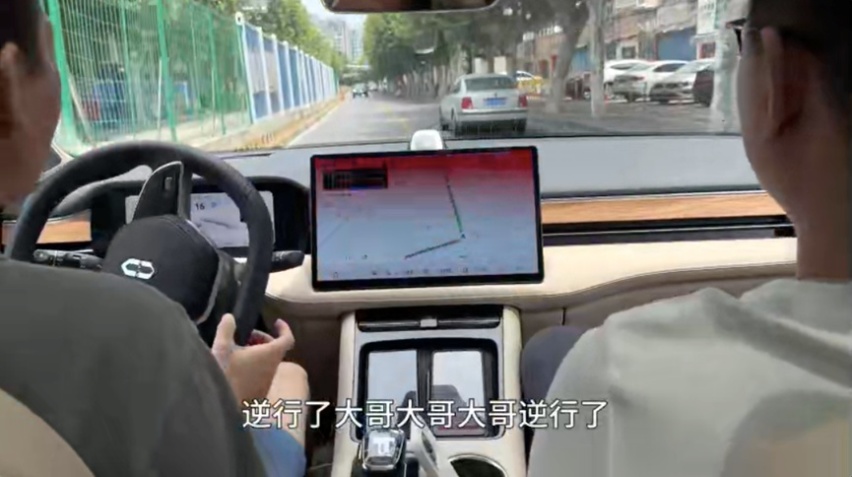 华为ADS 2.0实战如何？问界M5上海市中心半小时遇险两次
