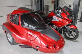 风吹雨打都不怕车里还有小空调实拍宝马K1600 GT三轮版