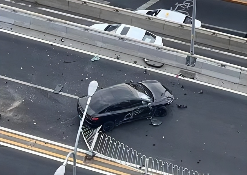 比亚迪汉对撞Jeep牧马人，人们崇拜的“进口车”，被撞了个稀碎？
