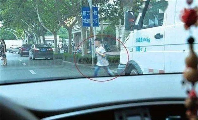 特斯拉召回110万辆单踏板模式，车主频频失误的原因是什么？
