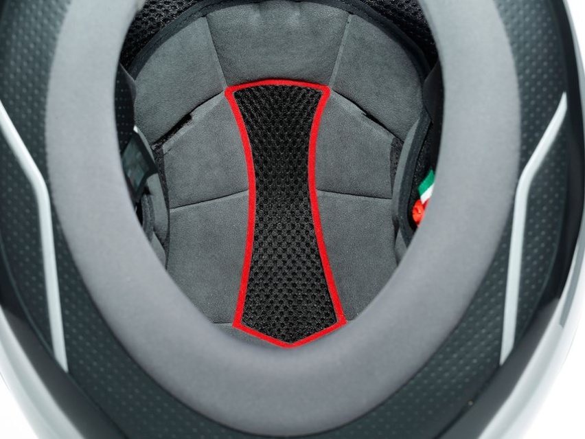 最轻的公路盔之一 AGV K6头盔外媒测评