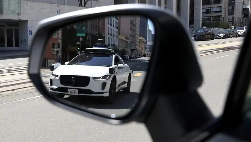 打脸了，旧金山全面放开Robotaxi第二天，市区再遇无人车罢工