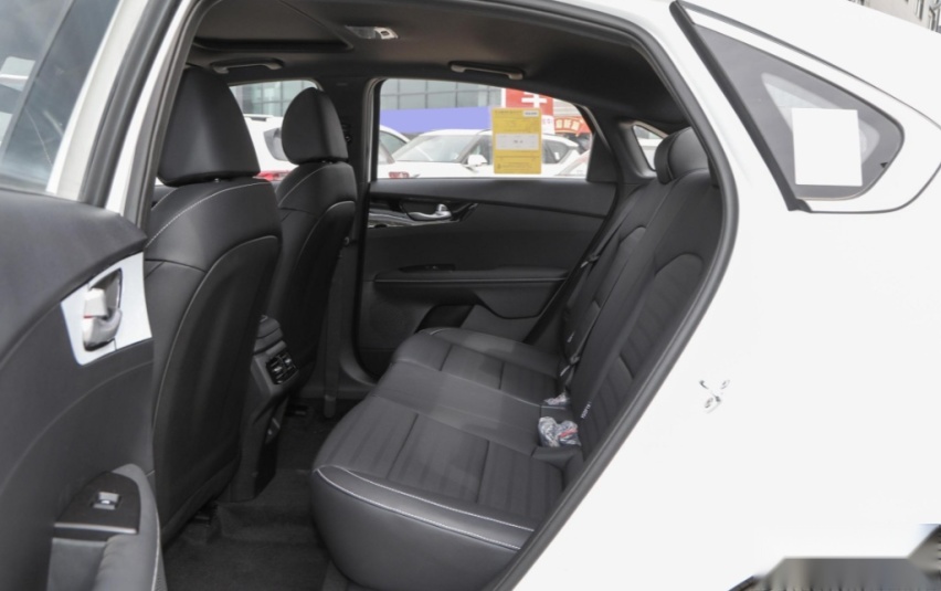 定位紧凑型车的起亚K3，轴距2700mm，值得选吗